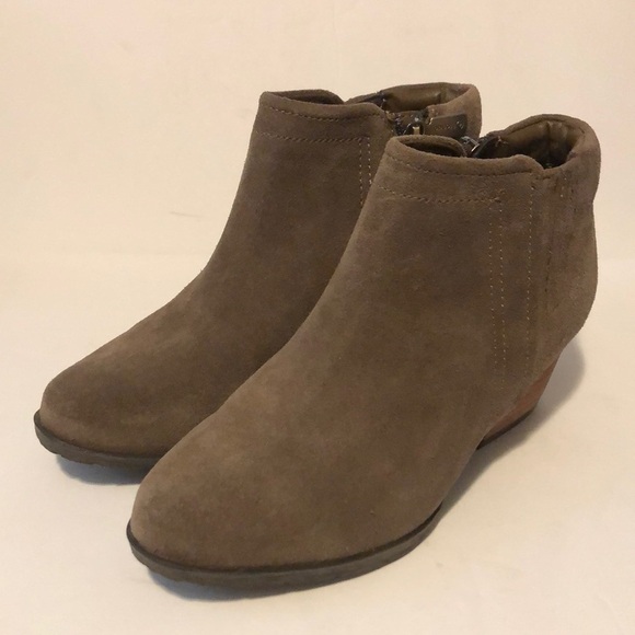 Blondo Waterproof Suede Leather Bootie Grayish/Tan - Picture 1 of 10